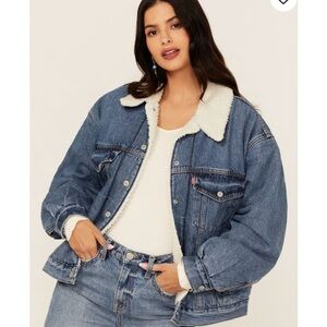 Levi's Women's Medium Wash Sherpa Lined Trucker Denim Jacket SZ small